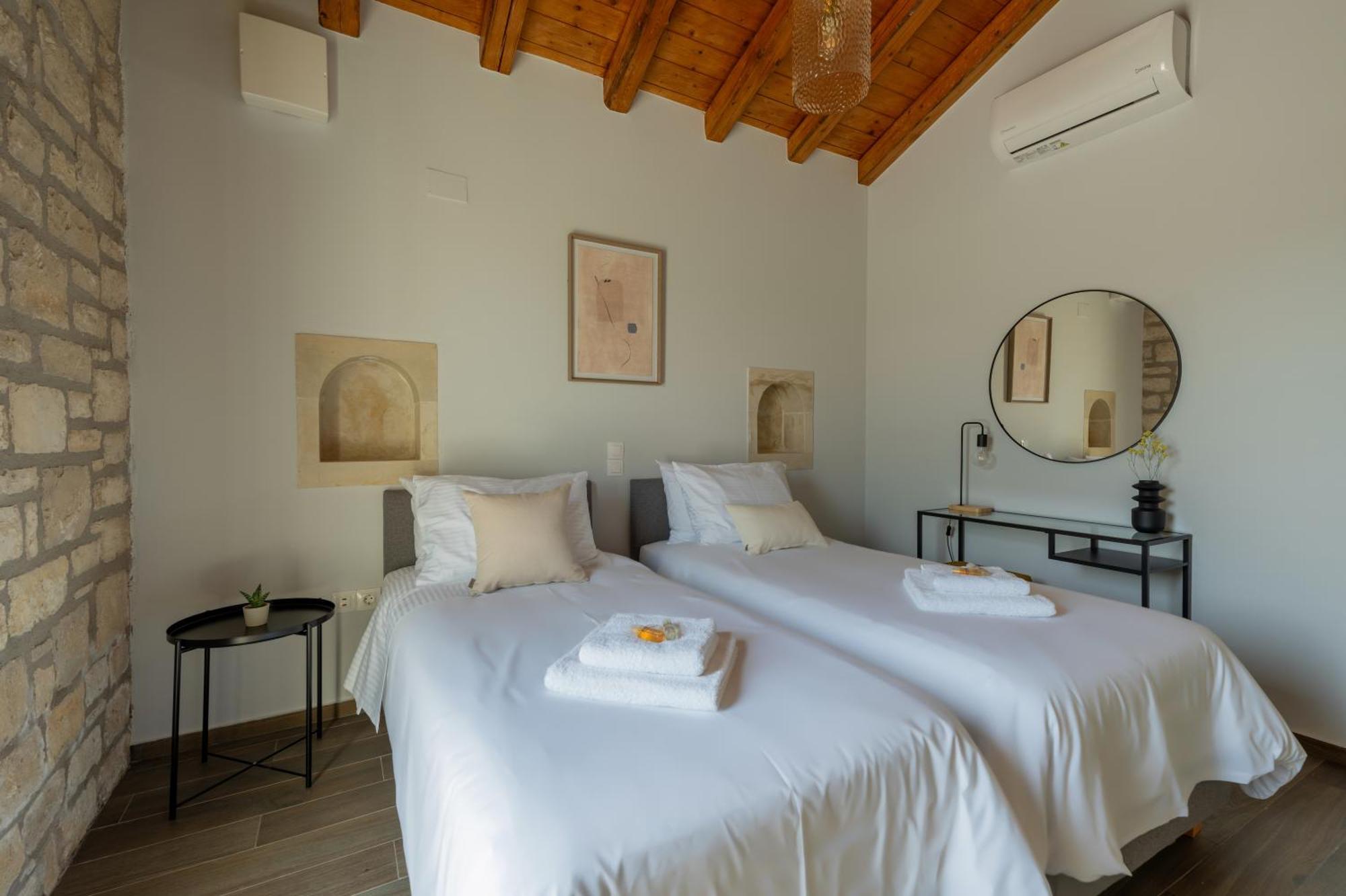 Vasiliki Private Pool Villa Erfoi